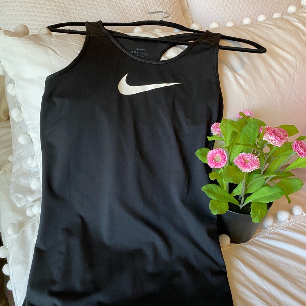 NWOT NIKE Dri Fit Racerback Work Out Tank Med 🌷